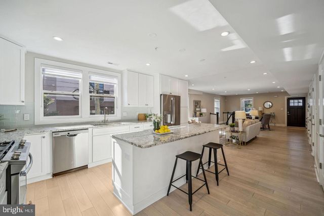 901 LAWRENCE ST NE, Washington, DC 20017