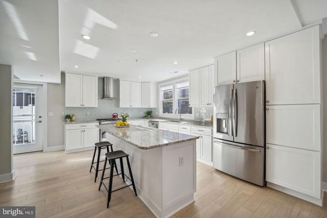 901 LAWRENCE ST NE, Washington, DC 20017