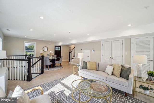 901 LAWRENCE ST NE, Washington, DC 20017