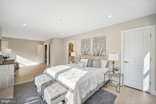 901 LAWRENCE ST NE, Washington, DC 20017