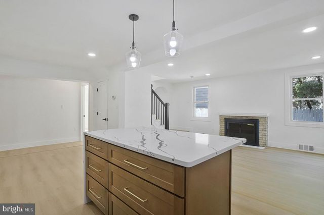 2500 ARLINGTON, Arlington, VA 22204