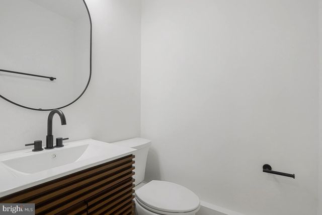 2500 ARLINGTON, Arlington, VA 22204