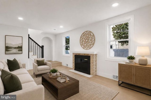 2500 ARLINGTON, Arlington, VA 22204