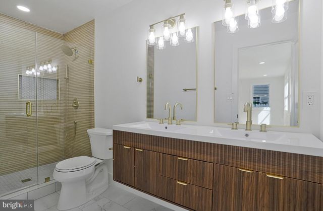2500 ARLINGTON, Arlington, VA 22204