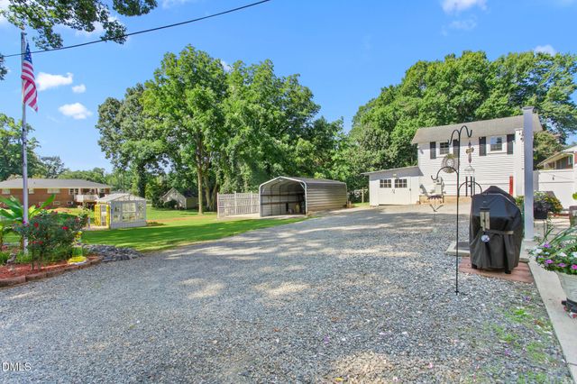 1111 N Woodleigh Circle, Reidsville, NC 27320