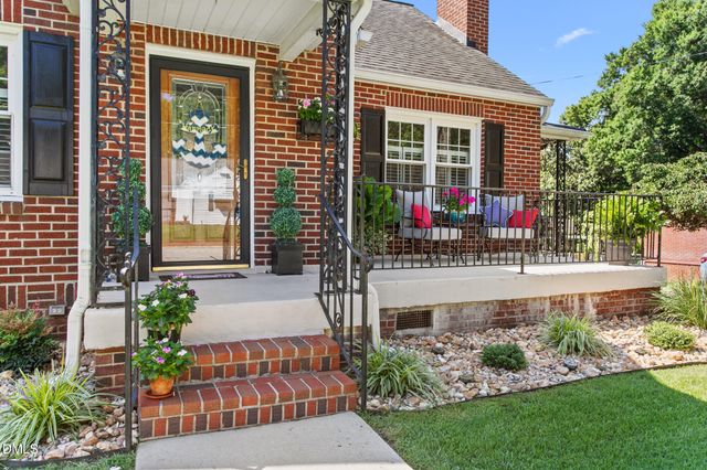 1111 N Woodleigh Circle, Reidsville, NC 27320