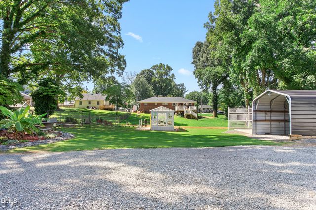 1111 N Woodleigh Circle, Reidsville, NC 27320
