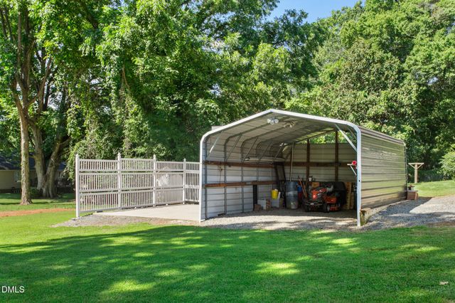 1111 N Woodleigh Circle, Reidsville, NC 27320