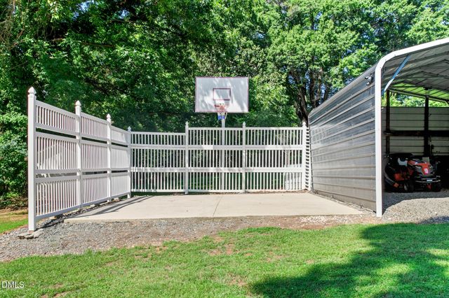 1111 N Woodleigh Circle, Reidsville, NC 27320