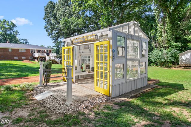 1111 N Woodleigh Circle, Reidsville, NC 27320