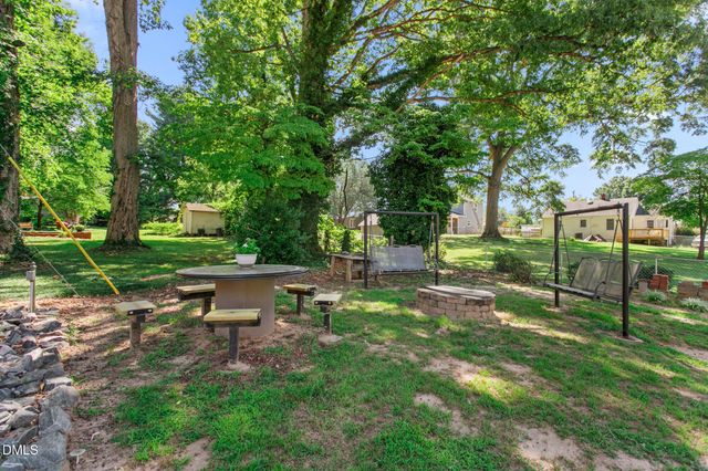 1111 N Woodleigh Circle, Reidsville, NC 27320