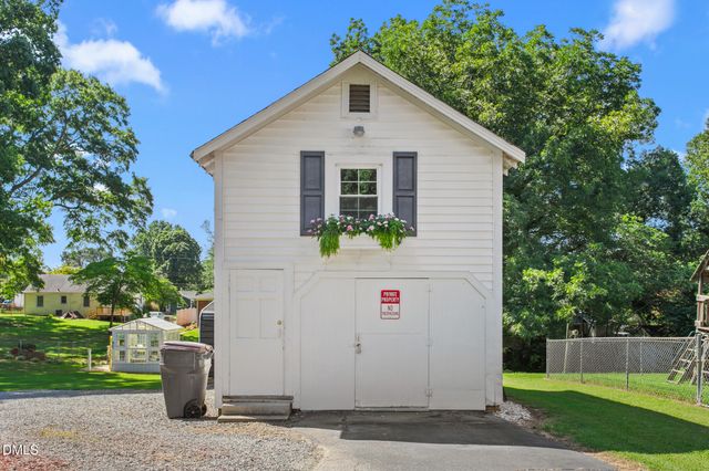 1111 N Woodleigh Circle, Reidsville, NC 27320