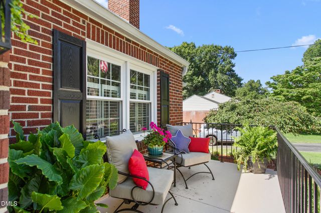 1111 N Woodleigh Circle, Reidsville, NC 27320
