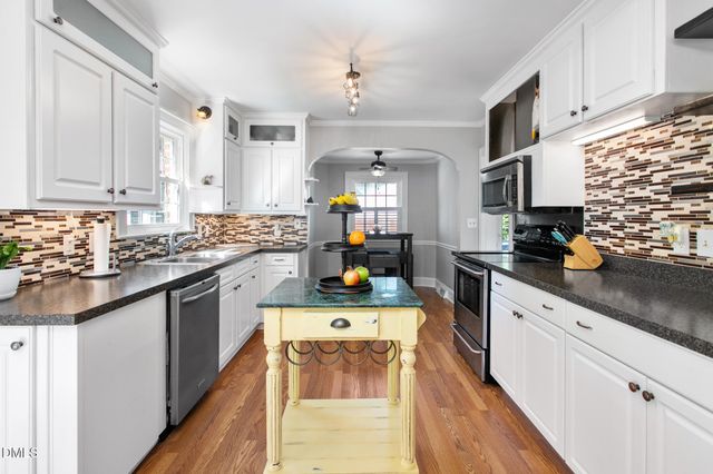 1111 N Woodleigh Circle, Reidsville, NC 27320