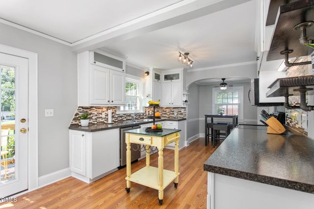 1111 N Woodleigh Circle, Reidsville, NC 27320