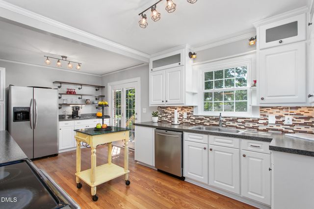 1111 N Woodleigh Circle, Reidsville, NC 27320