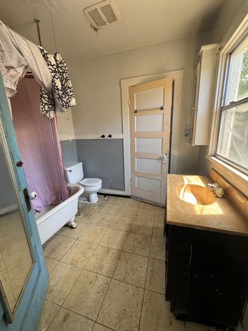 4005 San Carlos Way, Sacramento, CA 95820