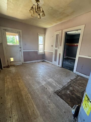 4005 San Carlos Way, Sacramento, CA 95820