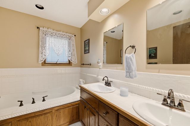 3821 N Porter Ave, Wichita, KS 67204
