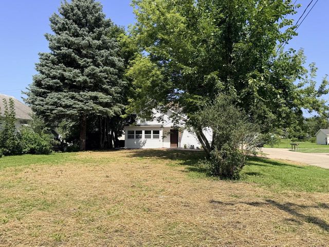 28 N Third STREET, Darien, WI 53114