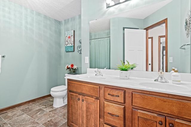 8841 197th Street W, Lakeville, MN 55044