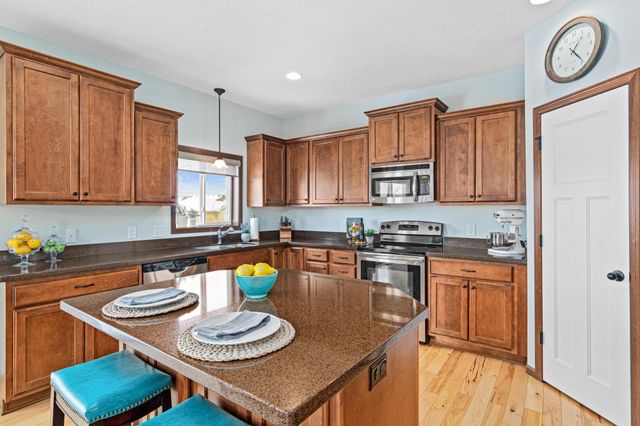 8841 197th Street W, Lakeville, MN 55044