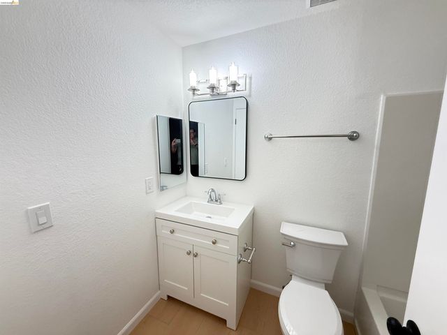 25129 Copa Del Oro Dr 203, Hayward, CA 94545