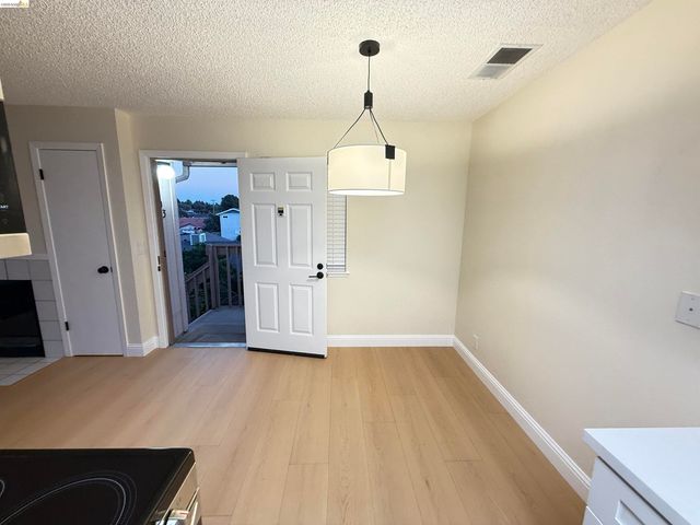 25129 Copa Del Oro Dr 203, Hayward, CA 94545