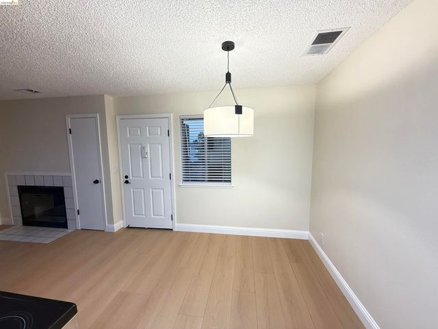 25129 Copa Del Oro Dr 203, Hayward, CA 94545