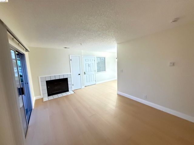 25129 Copa Del Oro Dr 203, Hayward, CA 94545