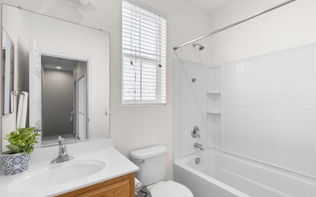 11037 International Dr, Rancho Cordova, CA 95670