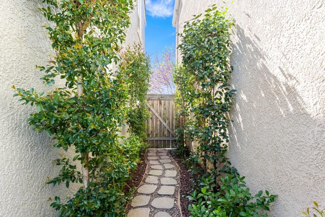 11037 International Dr, Rancho Cordova, CA 95670