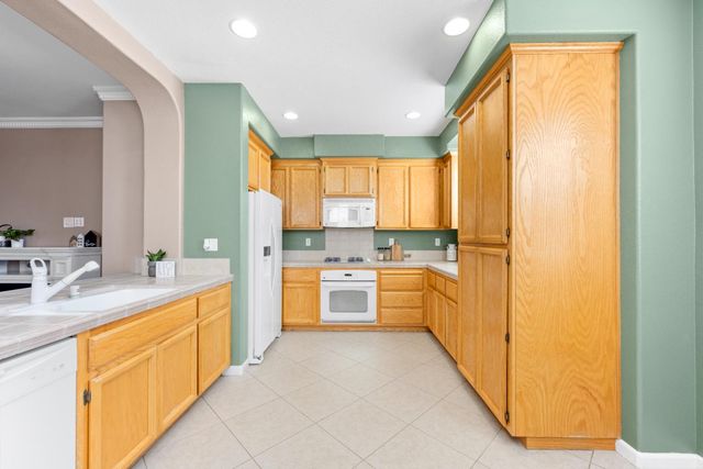 11037 International Dr, Rancho Cordova, CA 95670