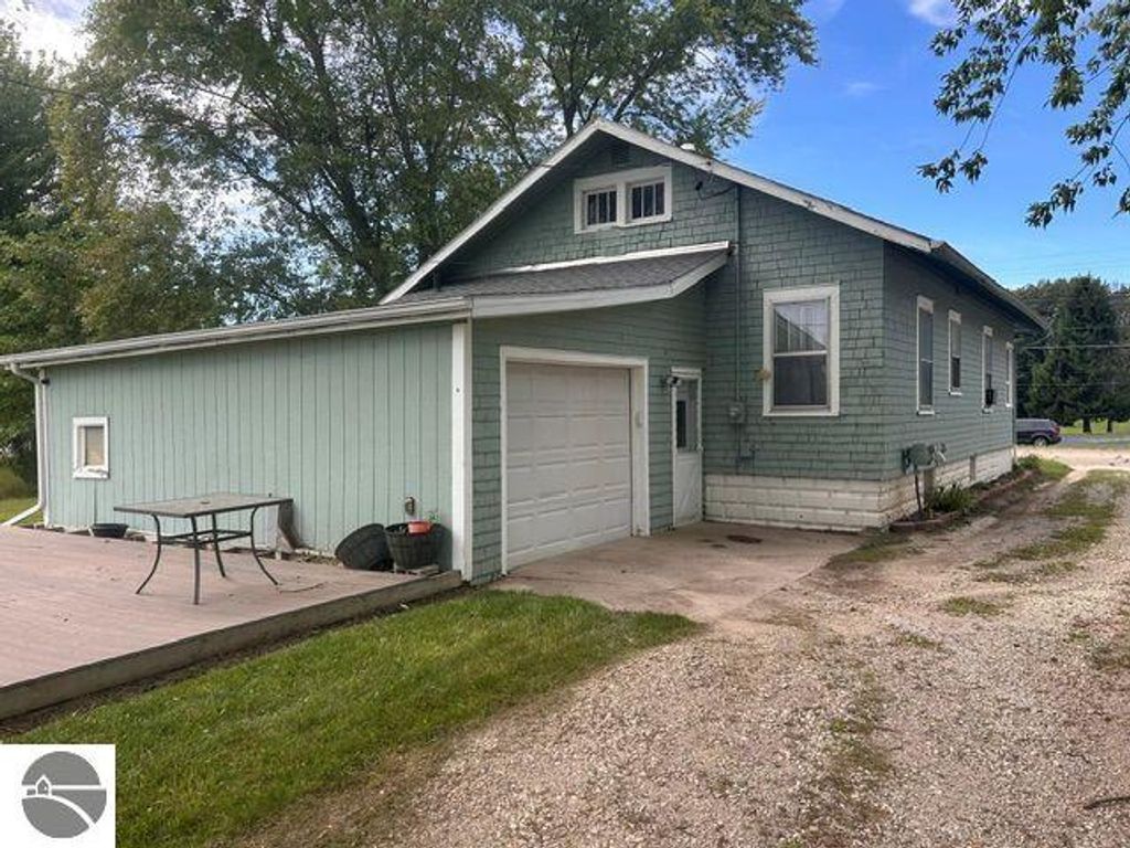 Image 3 of property listing at 1850 Michigan Avenue, Alma, MI 48801