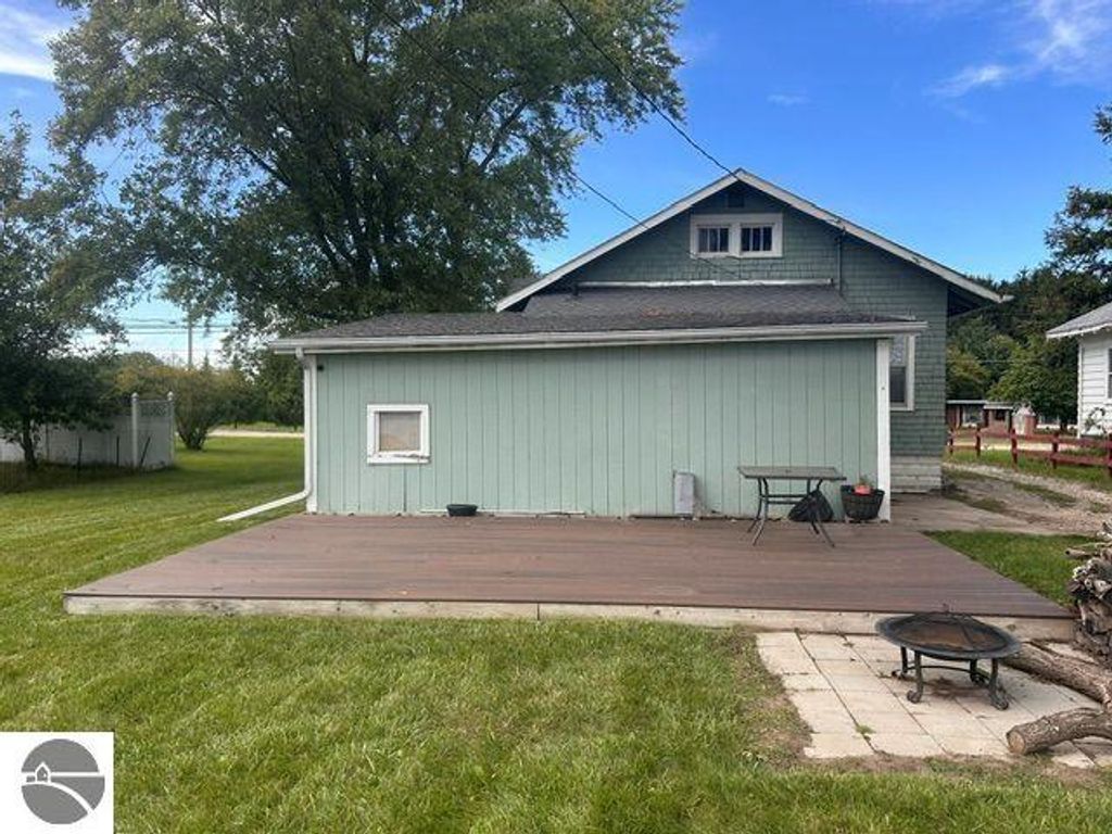 Image 4 of property listing at 1850 Michigan Avenue, Alma, MI 48801