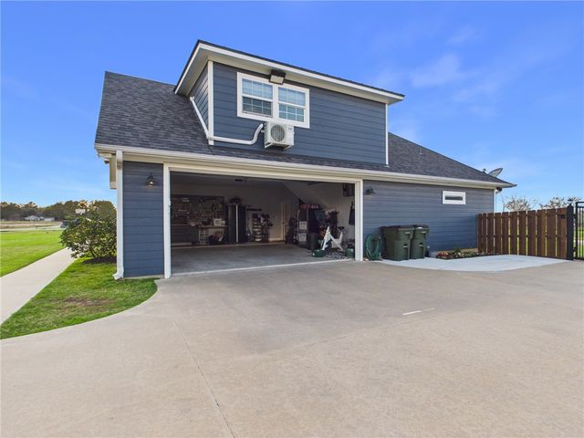 831 Mimosa Lane, Franklin, TX 77856