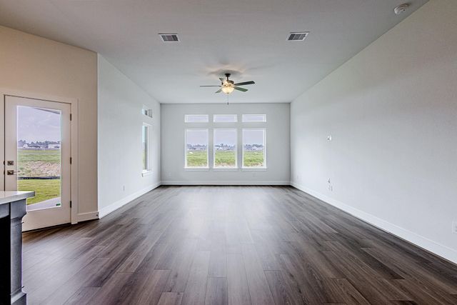 161 Peninsula Point Drive, Montgomery, TX 77356