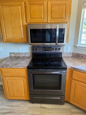 614 Auba Jane Cir, Cache, OK 73527