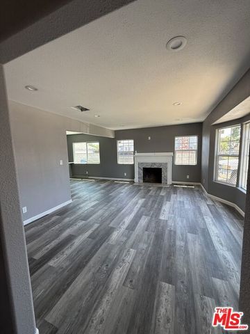 9406 S 5th Avenue, Inglewood, CA 90305