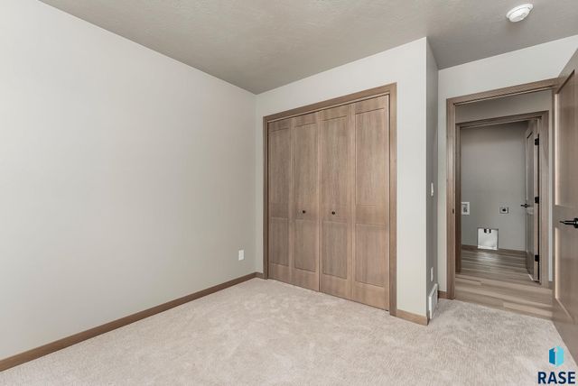 628 N YANKEE Ave Avenue, Sioux Falls, SD 57110