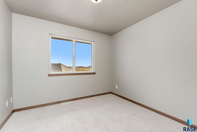 628 N YANKEE Ave Avenue, Sioux Falls, SD 57110