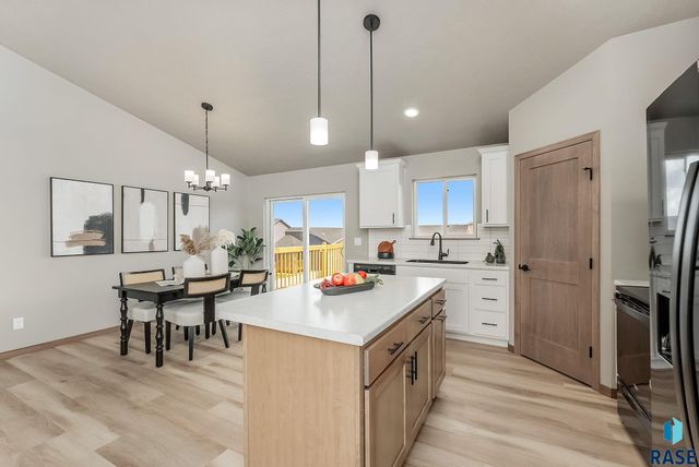 628 N YANKEE Ave Avenue, Sioux Falls, SD 57110