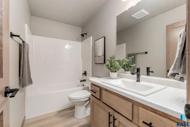 628 N YANKEE Ave Avenue, Sioux Falls, SD 57110