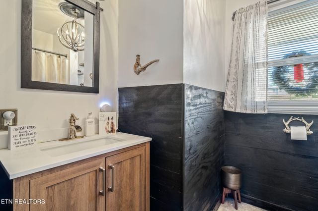 500 Crestview Drive, Lenoir City, TN 37772