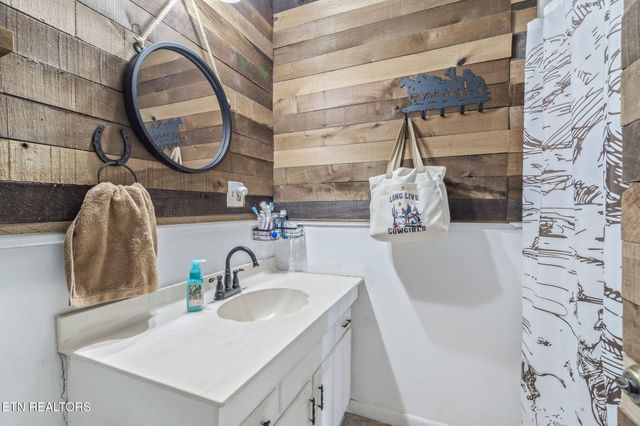 500 Crestview Drive, Lenoir City, TN 37772