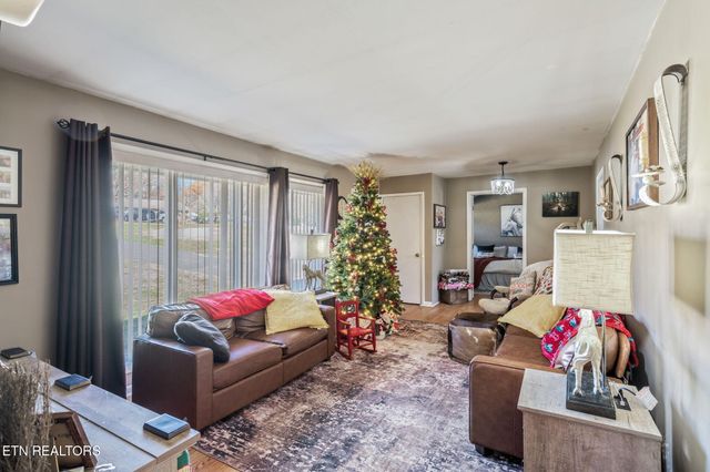 500 Crestview Drive, Lenoir City, TN 37772