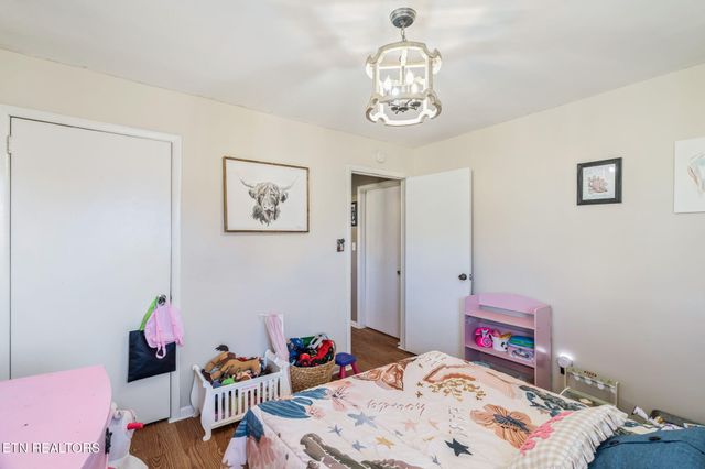 500 Crestview Drive, Lenoir City, TN 37772