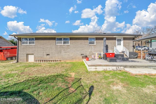 500 Crestview Drive, Lenoir City, TN 37772
