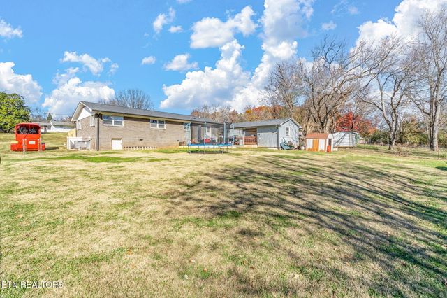 500 Crestview Drive, Lenoir City, TN 37772