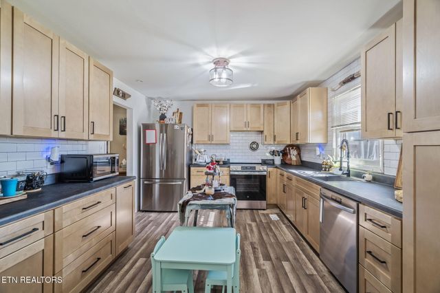 500 Crestview Drive, Lenoir City, TN 37772